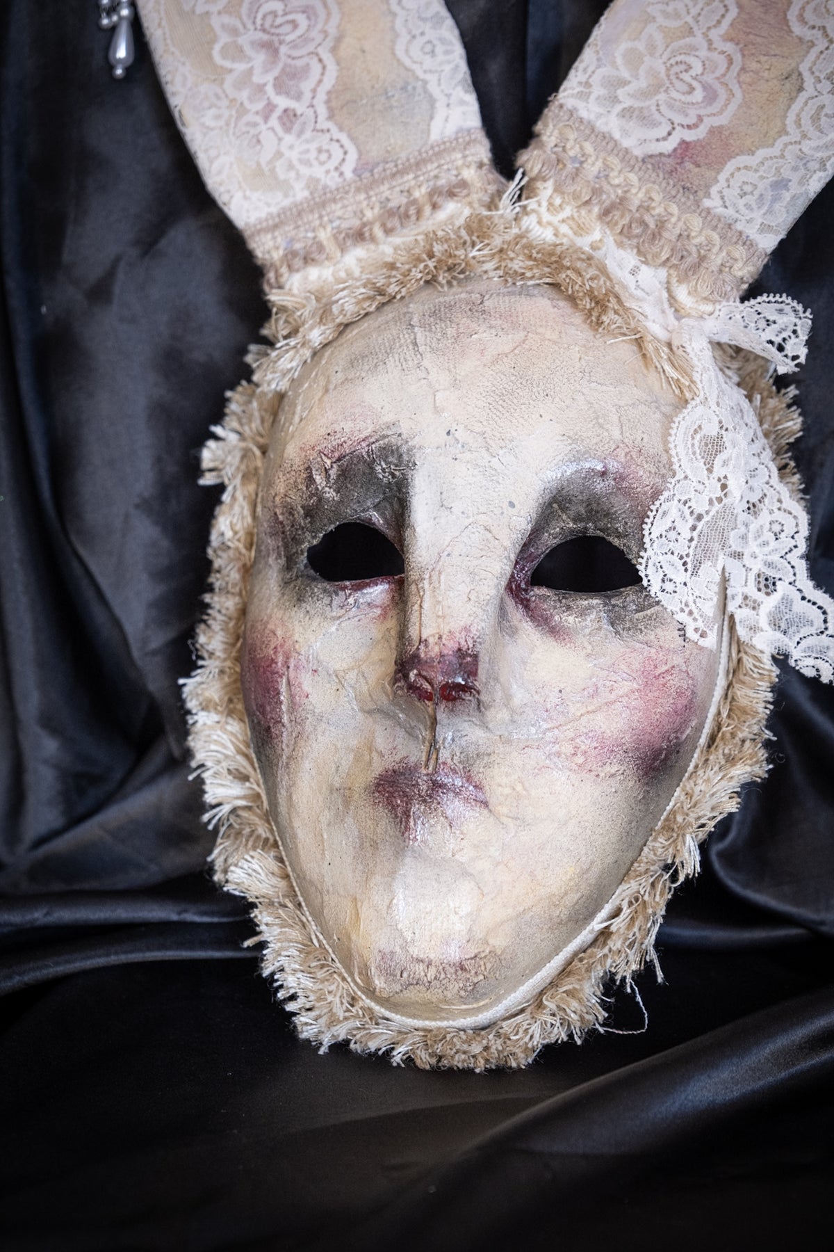 Halloween 26 - Masque « Lapin blanc »